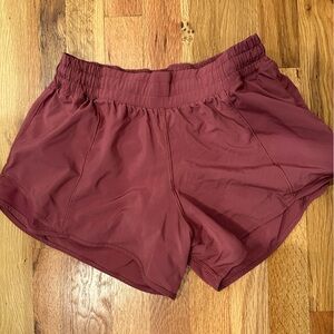 Lululemon hotty hot low rise short 4’’ running shorts size 8